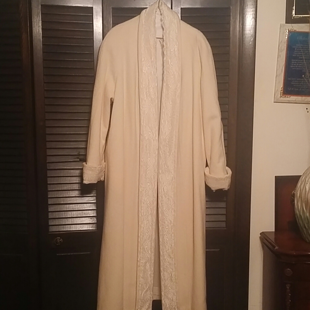 Cream wool coat size 1X by Komitor